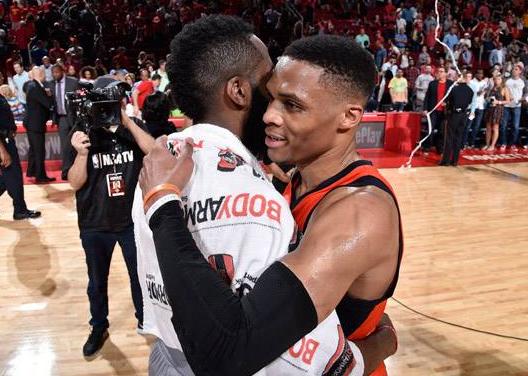  雷霆基迪单月场均三双比肩奥斯卡  